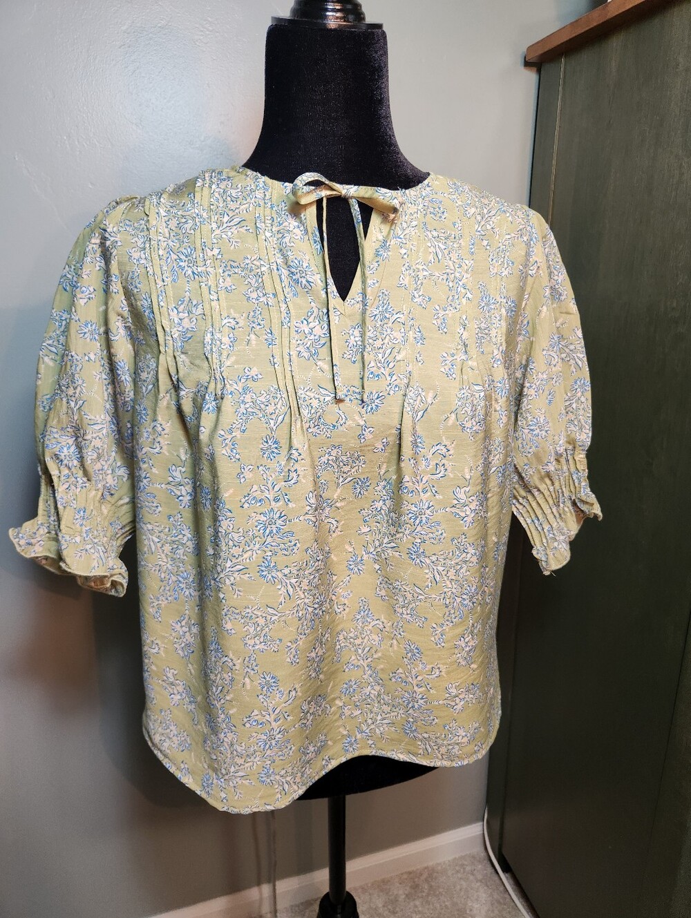 Sam Edelman Pale Green Floral Tie-Neck Puff Sleeve Blouse